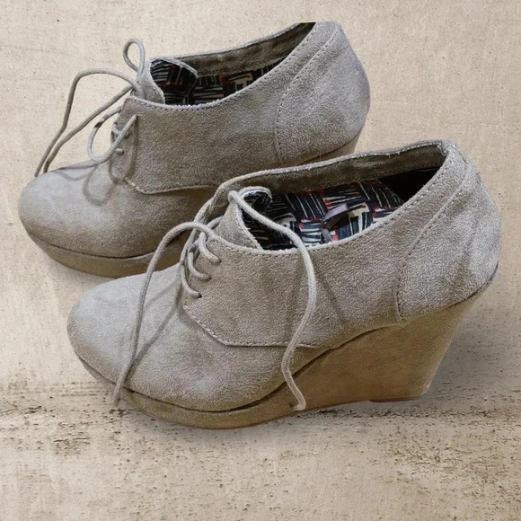 Report Suede Wedge - Picture 1 of 5